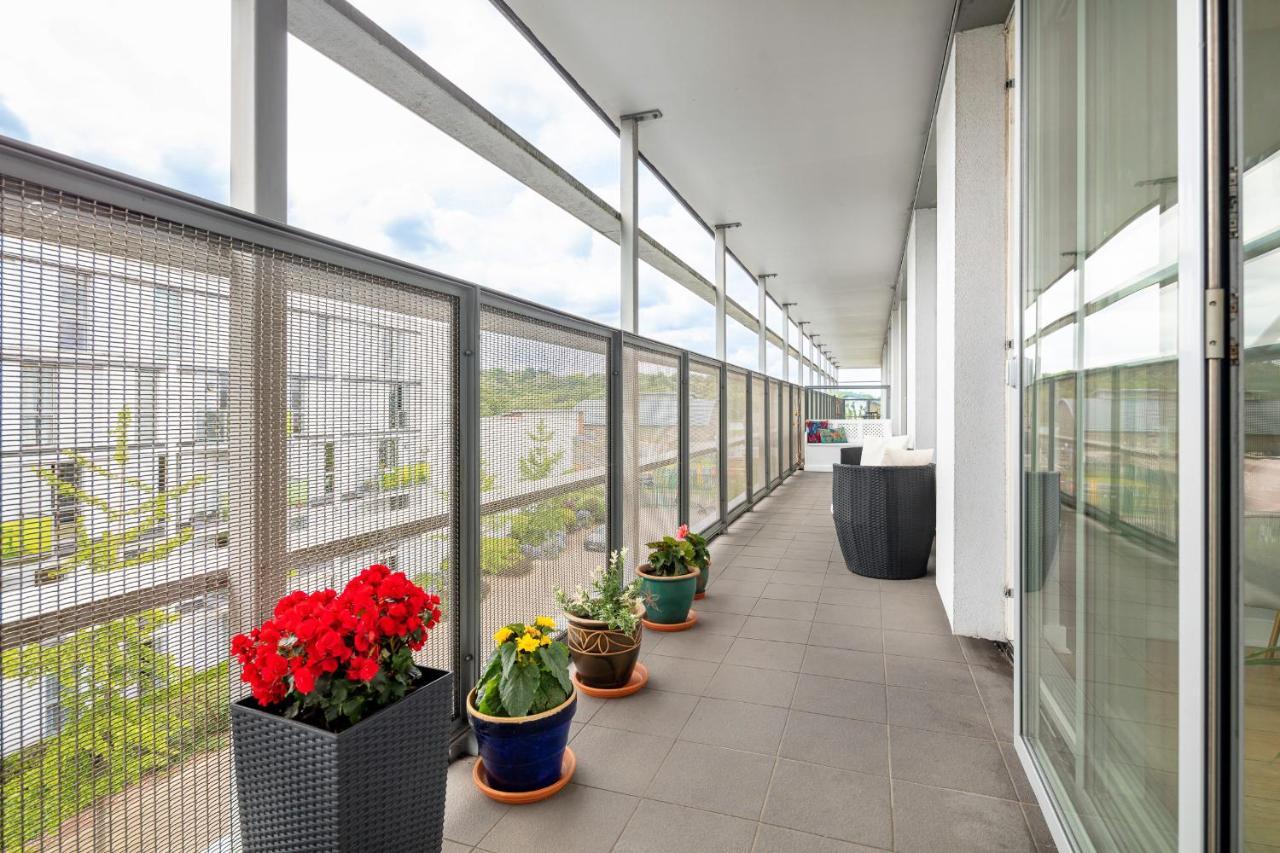 Stunning Apartment With Underground Parking! London Exterior photo